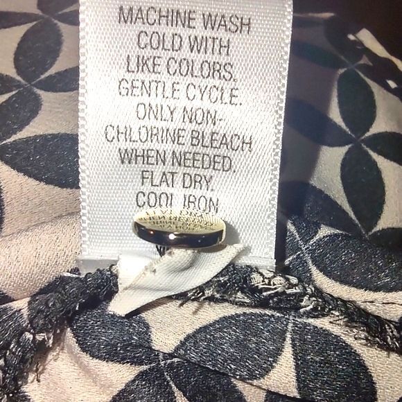 Dana Buchman Beige and Black Crisscross Print Button Front Blouse Size XL - Picture 8 of 8